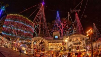 mejores-luces-Navidad-Tampa_759834206_6593425_1024x684-300x200.jpg